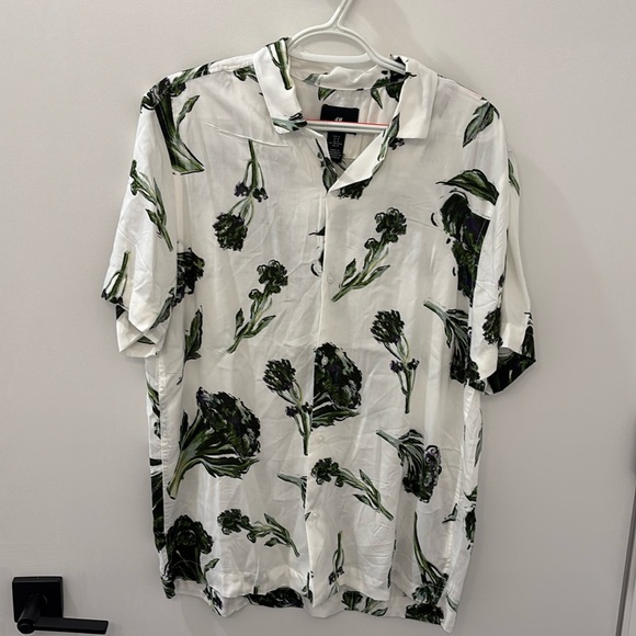 H&M medium broccoli button down - Picture 1 of 2